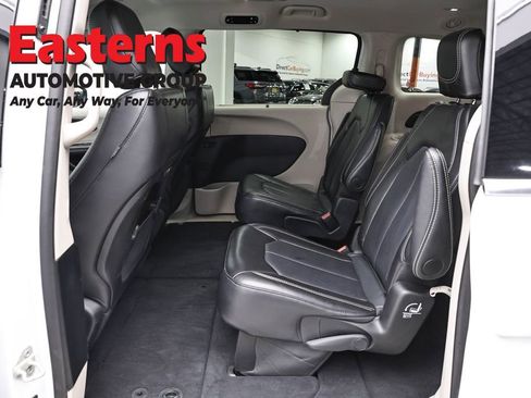 Used 2024 Chrysler Pacifica Touring-L FWD image 23