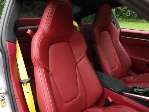 Used 2024 Porsche 911 Carrera w/ Premium Package image 5