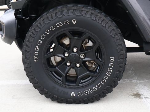 Used 2021 Jeep Gladiator Willys image 10