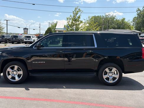 Used 2017 Chevrolet Suburban LS RWD image 8