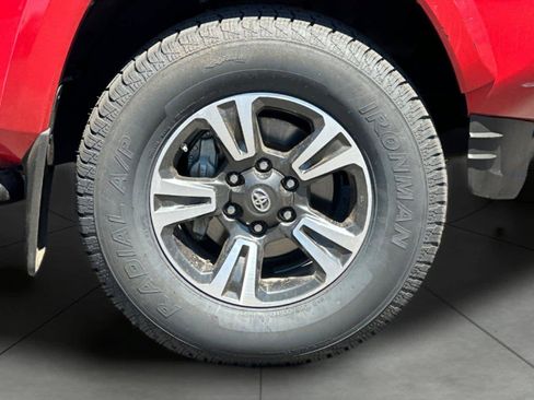Used 2019 Toyota Tacoma TRD Sport w/ Technology Package AWD/4WD image 11