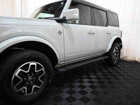 Used 2022 Ford Bronco Outer Banks image 6