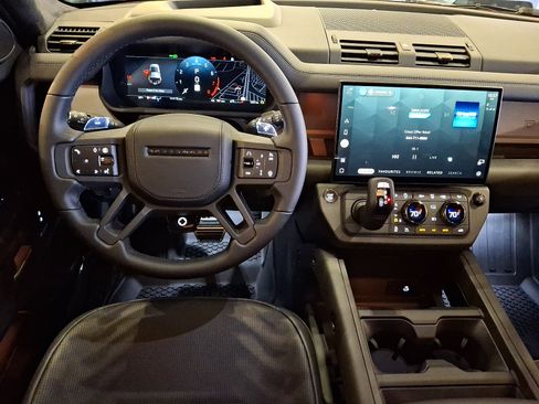 New 2026 Land Rover Defender 110 OCTA AWD/4WD image 4