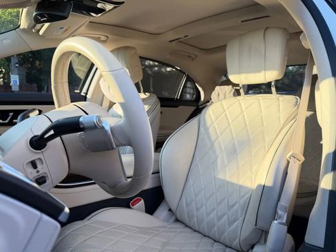 Used 2022 Mercedes-Benz S 580 4MATIC Sedan w/ AMG Line Package image 13