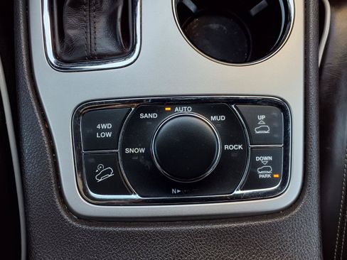 Used 2019 Jeep Grand Cherokee Overland AWD/4WD image 26
