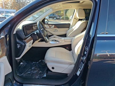 Used 2021 Mercedes-Benz GLS 450 4MATIC image 17