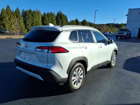 Used 2022 Toyota Corolla Cross LE image 3