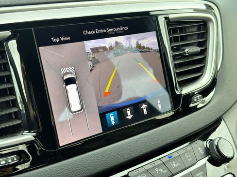 Used 2020 Chrysler Pacifica Touring-L AWD/4WD image 36