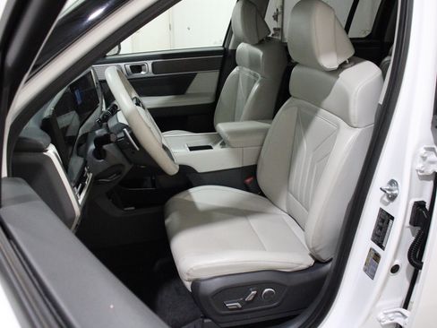Used 2025 Hyundai Santa Fe SEL AWD/4WD image 5