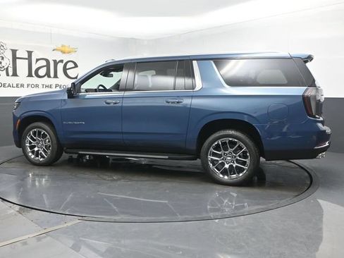 New 2026 Chevrolet Suburban Premier w/ Sun And Tow Package AWD/4WD image 31