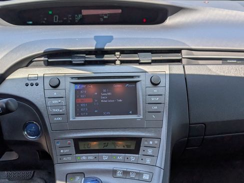 Used 2015 Toyota Prius Two FWD image 16