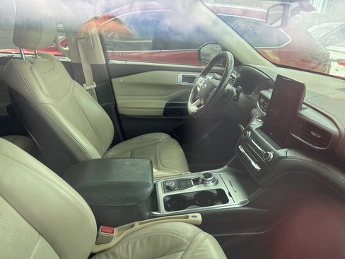 Used 2020 Ford Explorer Platinum w/ Premium Technology Package image 6