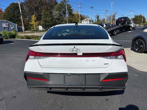 Used 2025 Hyundai Elantra SEL image 3