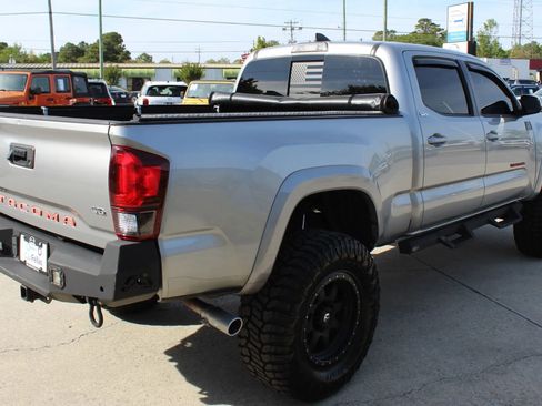 Used 2018 Toyota Tacoma SR5 image 5