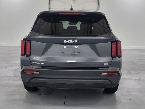 Used 2023 Kia Sorento LX AWD/4WD image 8
