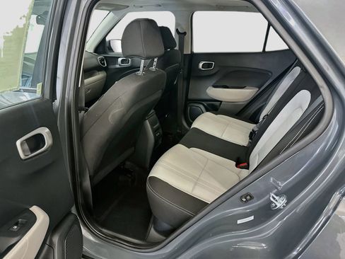 Used 2025 Hyundai Venue SEL FWD image 29