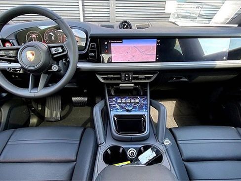 New 2025 Porsche Cayenne Coupe image 6