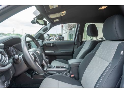 Used 2023 Toyota Tacoma TRD Sport AWD/4WD image 11