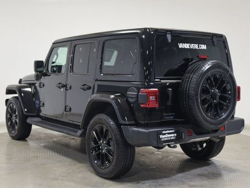 Used 2025 Jeep Wrangler Unlimited Sahara image 9