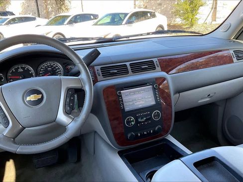 Used 2013 Chevrolet Suburban LT w/ Luxury Package image 15