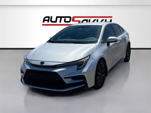 Used 2024 Toyota Corolla SE image 3