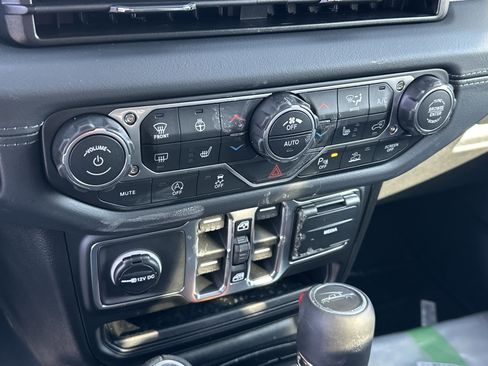 New 2026 Jeep Gladiator Sahara image 5