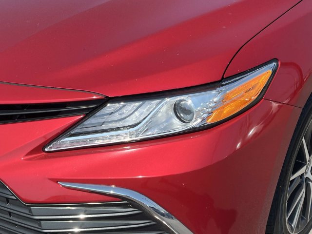 Used 2024 Toyota Camry XLE w/ Cold Weather Package FWD image 9