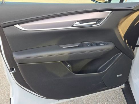 New 2025 Cadillac XT5 Luxury image 22