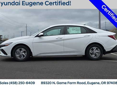 Used 2025 Hyundai Elantra SE image 8