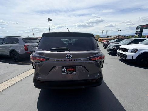 Used 2021 Toyota Sienna LE AWD/4WD image 5