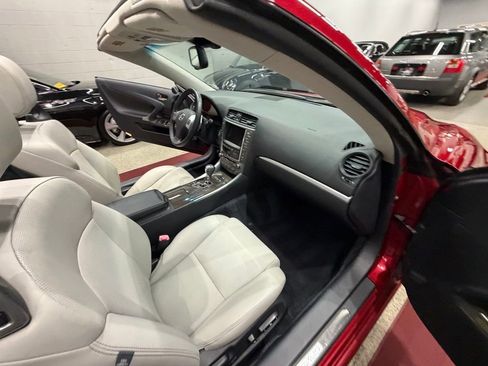 Used 2011 Lexus IS 250C w/ Luxury Pkg image 32