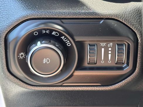 Used 2021 Jeep Wrangler Unlimited Sahara w/ LED Lighting Group AWD/4WD image 15