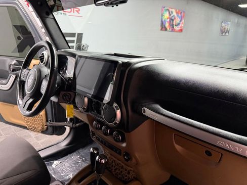 Used 2017 Jeep Wrangler Unlimited Sahara w/ Max Tow Package AWD/4WD image 46