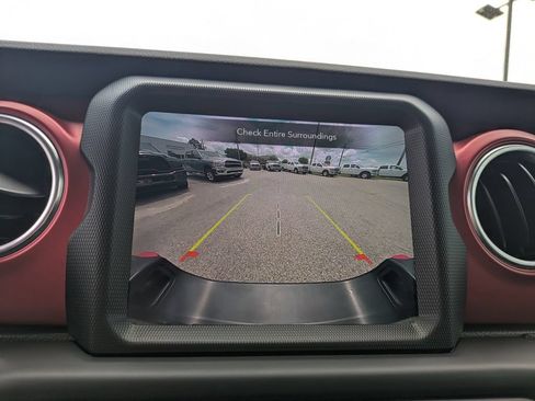 Used 2022 Jeep Gladiator Rubicon w/ LED Lighting Group AWD/4WD image 19