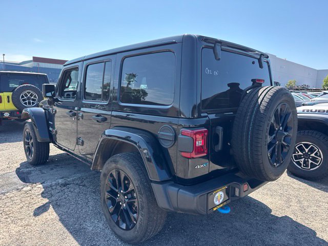 Used 2024 Jeep Wrangler Unlimited Sahara AWD/4WD image 7
