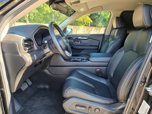 Used 2025 Honda Pilot EX-L image 9