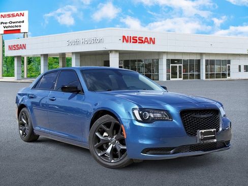 Used 2023 Chrysler 300 Touring w/ Sport Appearance Package image 1