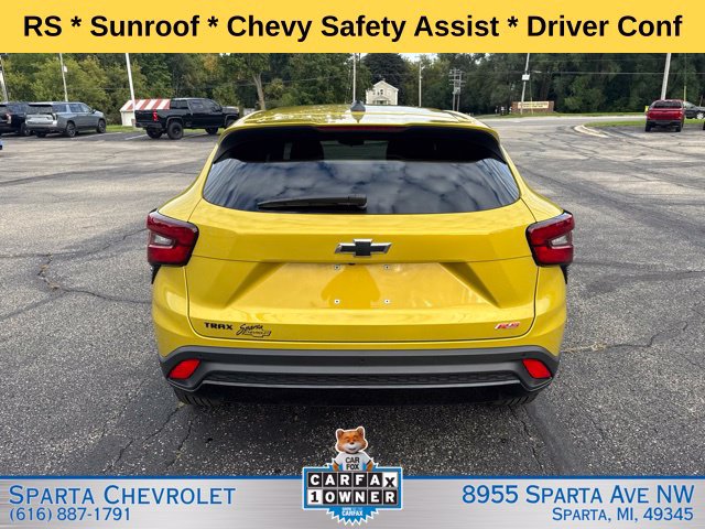 Used 2025 Chevrolet Trax RS w/ Sunroof Package FWD image 4