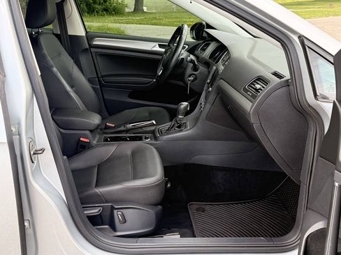 Used 2015 Volkswagen Golf S FWD image 22