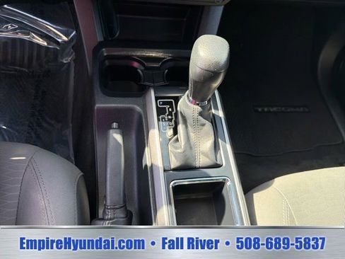 Used 2016 Toyota Tacoma SR5 w/ SR5 Appearance Package (SN) AWD/4WD image 11