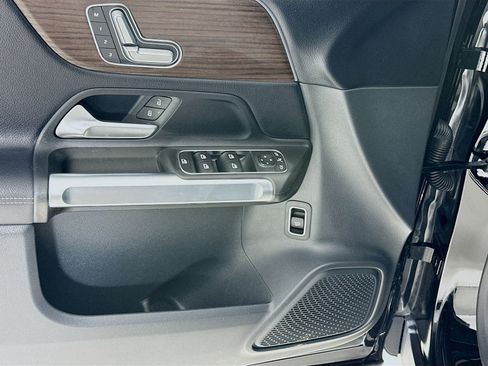 New 2026 Mercedes-Benz GLB 250 image 18