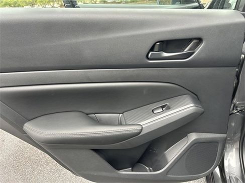 Used 2025 Nissan Altima 2.5 SV image 13