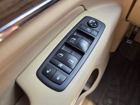 Used 2021 Jeep Grand Cherokee Overland RWD image 23