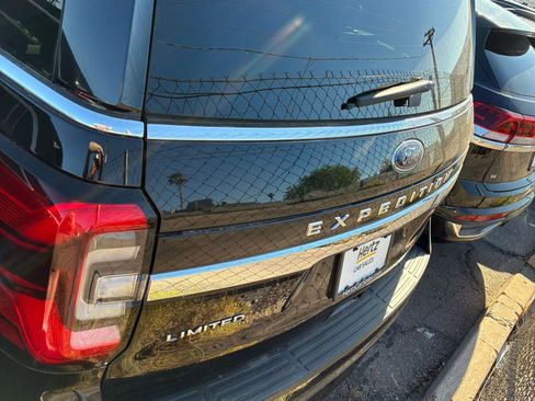 Used 2024 Ford Expedition Limited image 7