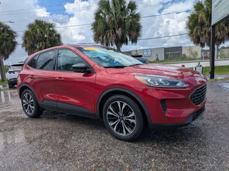 Used 2022 Ford Escape SE w/ SE Sport Appearance Package FWD video 2