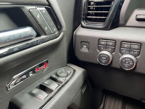 Used 2025 GMC Sierra 1500 AT4 w/ AT4 Premium Package AWD/4WD image 17