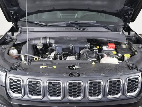 Used 2025 Jeep Compass Latitude AWD/4WD image 19