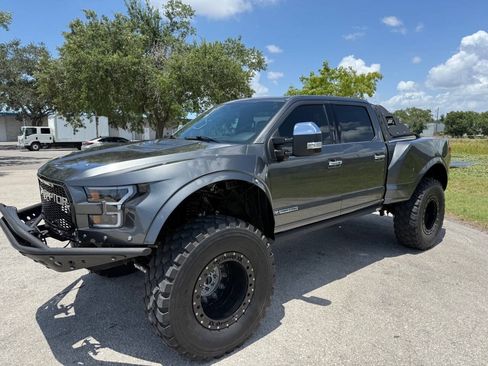 Used 2020 Ford F250 Platinum AWD/4WD image 2