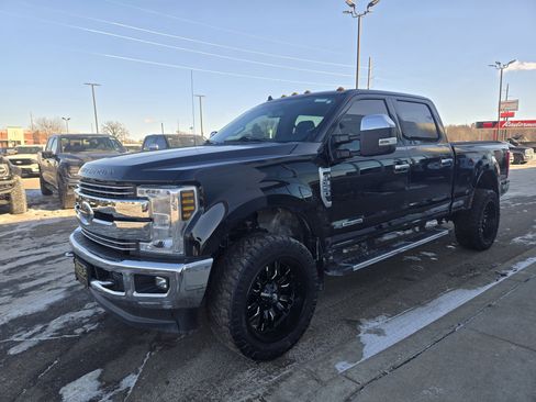 Used 2019 Ford F350 Lariat w/ Chrome Package image 17