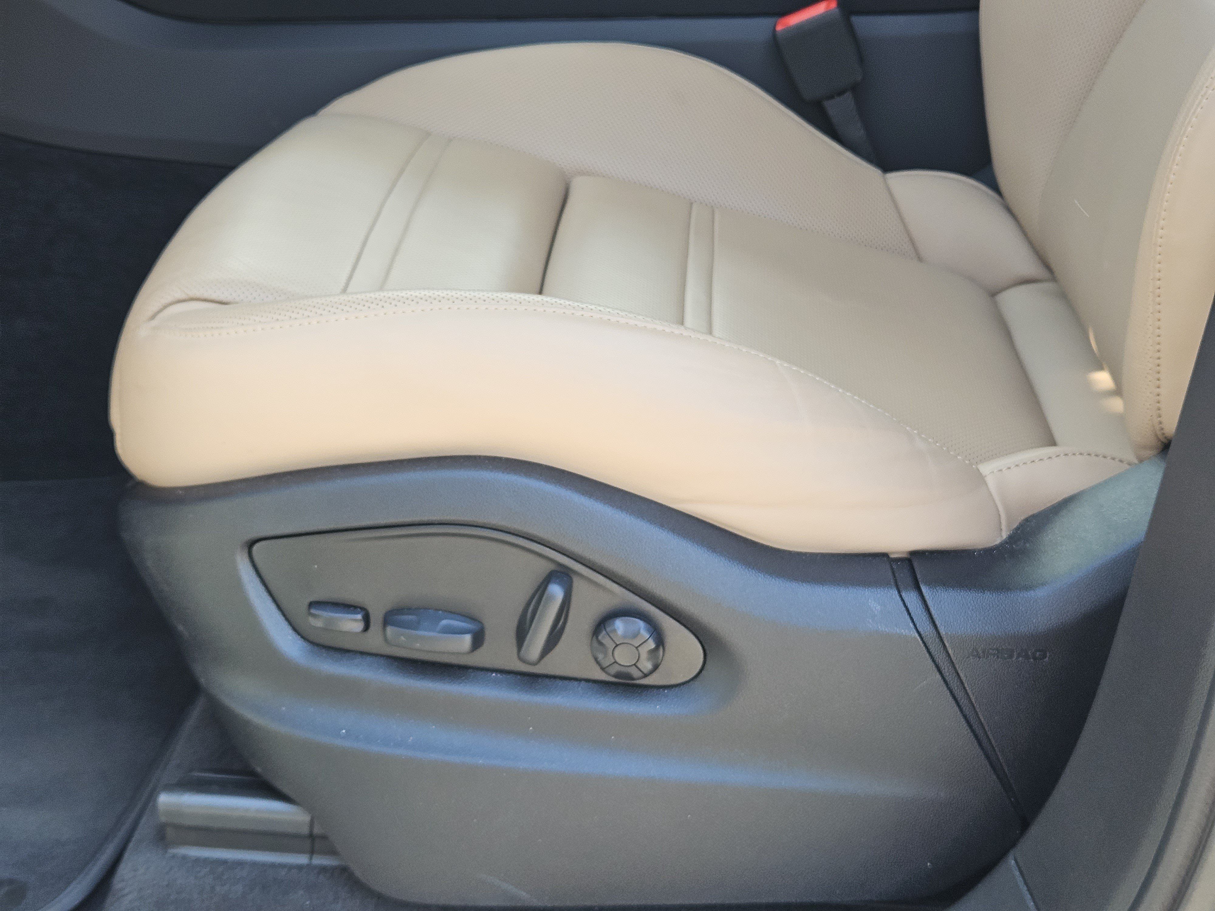 Used 2026 Porsche Cayenne Coupe AWD/4WD image 23